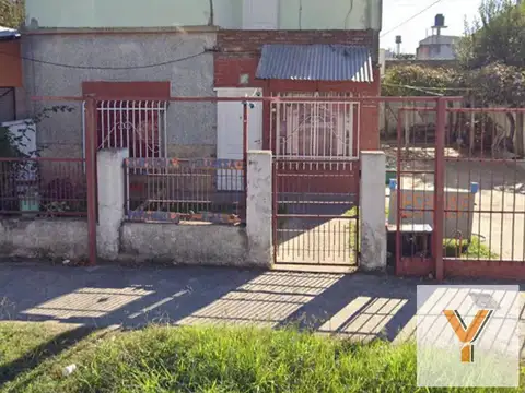 Casa en venta - 4 Dormitorios 2 Baños - Cochera - 450Mts2 - Laferrere, La Matanza
