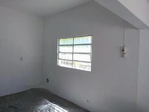 Casa en venta - 4 Dormitorios 2 Baños - Cochera - 450Mts2 - Laferrere, La Matanza