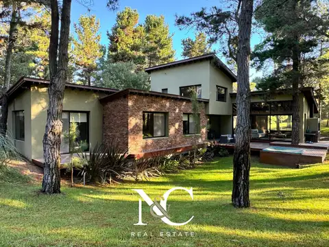Casa en venta en Costa Esmeralda doble lote
