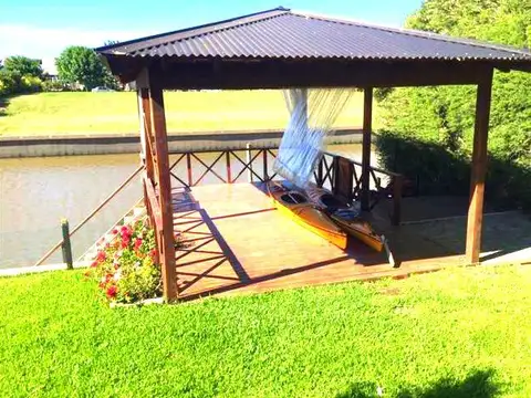 CASA ALQUILER YACHT NORDELTA 6 DORMITORIOS 3 PLANTAS PILETA MUELLE AMARRA