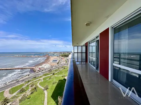 Departamento de 3 ambientes. Primera linea al mar. Dos cochera. Playa Grande.