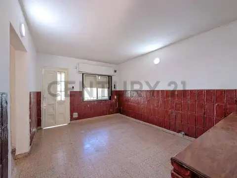 Venta - Departamento de pasillo - Dos dormitorios - Patio - Parilla - Matheu- Rosario