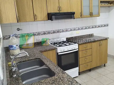 Casa en Alquiler con 1 cochera