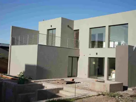 Casa en Venta en Russell, USD 229.000