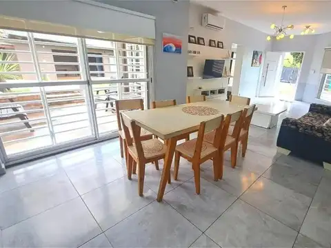 Casa 7 ambientes con 2 baños