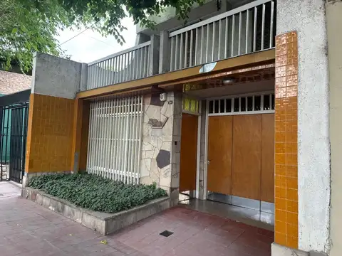 Venta casa 5 dormitorios y 2 baños 4ta Este Ciudad