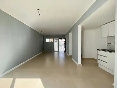 VENTA - Casa de 3 dormitorios con jardín y cochera a estrenar. Fisherton , Rosario.