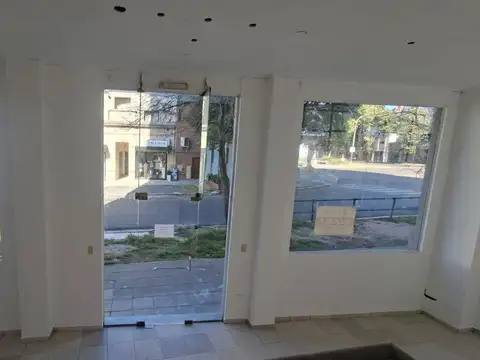 Alquilo local comercial centrico