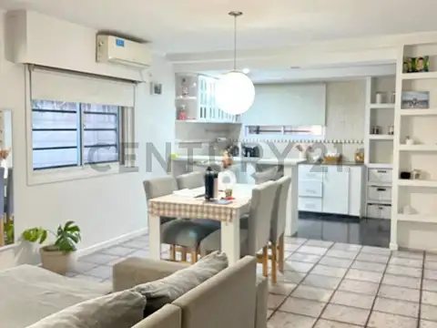 607 entre 4 y 5 Casa de 2 dormitorios en venta.