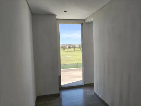 Casa 5 ambientes con 4 baños