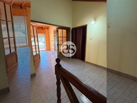 Casa en Alquiler con 1 cochera