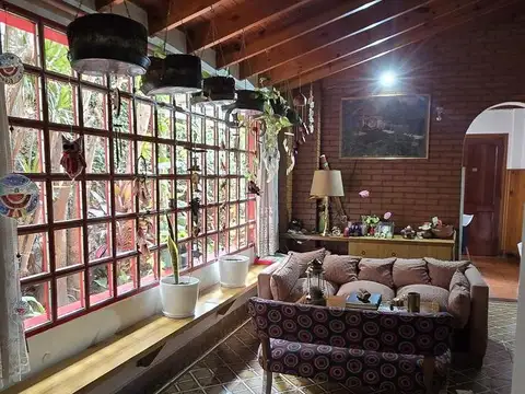 Casa 3 ambientes terreno de 370 m2 a media Cuadra Plaz