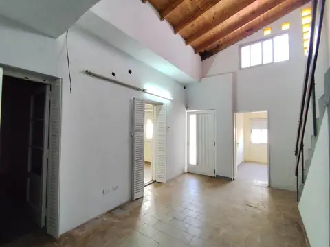 Casa 5 ambientes con 1 baño
