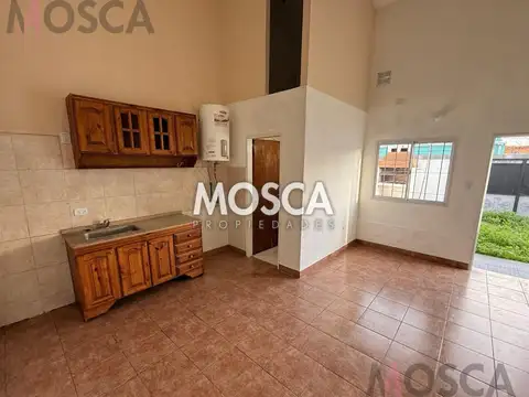 Casa en Alquiler con 2 cocheras