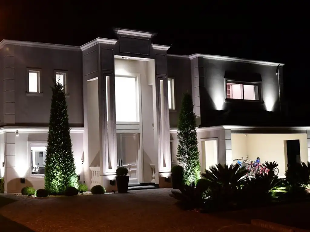 Casa en Venta - 5 dormitorios -