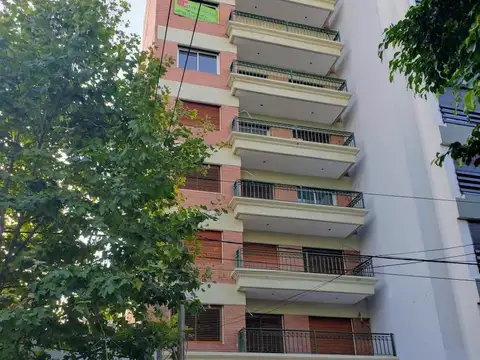 Cochera techada en alquiler en edificio, fija, techada.