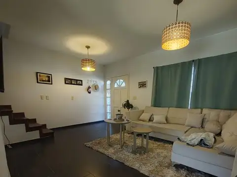 Depto Tipo Casa 4 ambientes con 2 baños