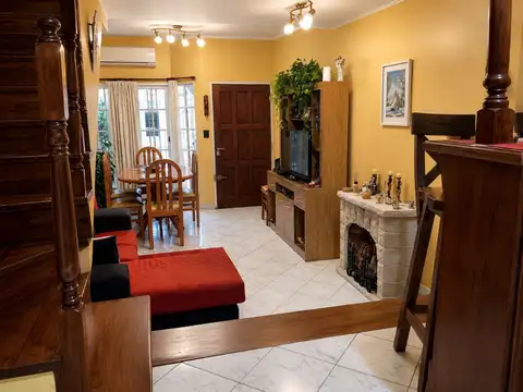 Depto Tipo Casa en Venta con 1 cocheras
