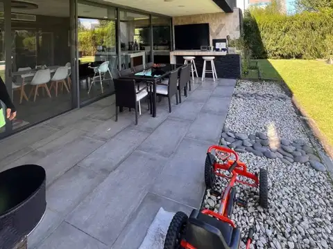 Casa en Venta San Benito Villanueva con vista al rio laguna