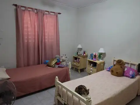 Casa 5 ambientes con 1 baño