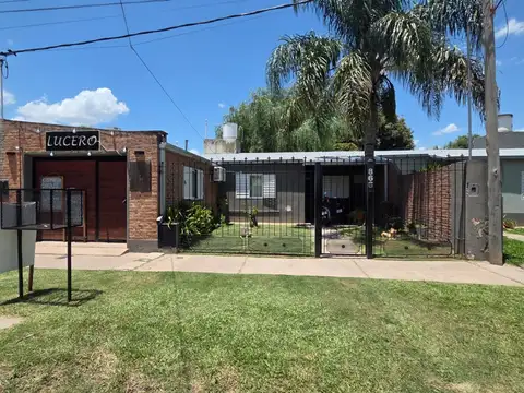 VENTA CASA FAMILIAR BARRIO OESTE 2 dormis + garaje