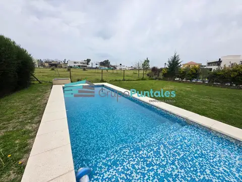 Casa  a estrenar en Barrio Santa Ines en una planta con fondo a espacio verde y pileta