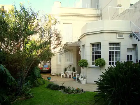 Casa en Venta con 3 cocheras