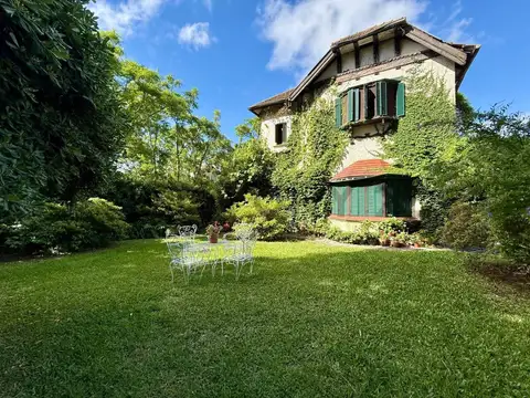 Venta casa 6 ambientes con jardin en la Lucila a remodelar