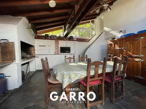 Casa 4 ambientes con 2 baños