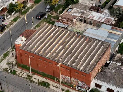 Fábrica En Venta De 356 m2 Con Todos Los Servicios En Barrio Centro América, Córdoba Capital