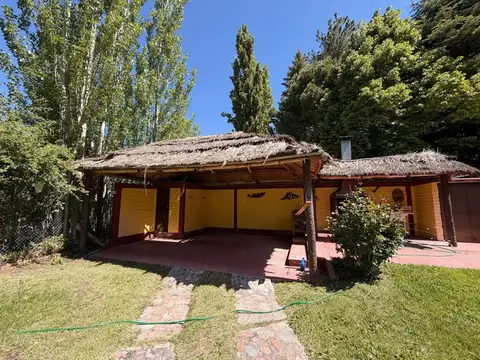 Casa en Venta con 3 cocheras