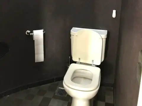 ESPORA AL 100, RAMOS MEJI´A SUR 105m² con balco´n 98m cubiertos 4 ambientes