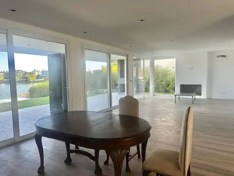 Casa al Agua en Venta o Alquiler en Tipas