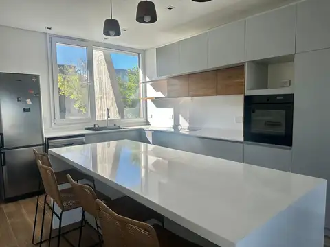 Casa 6 ambientes con 5 baños