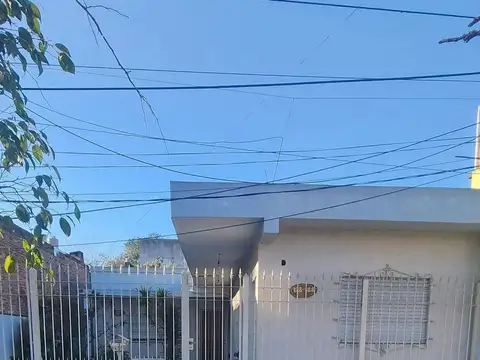 VENTA CASA 5 AMB EN EZEIZA - APTO CREDITO -PERMUTA