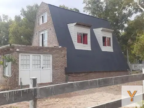 Casa en venta - 4 Dormitorios 2 Baños - Monte Hermoso