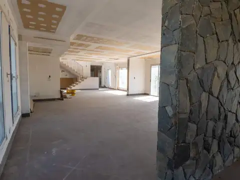 Casa 6 ambientes con 5 baños