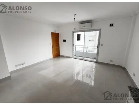 Departamento 2 Ambientes con 2 Balcones en Venta en Lanús