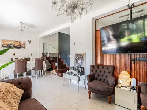 Casa 5 ambientes con 2 baños
