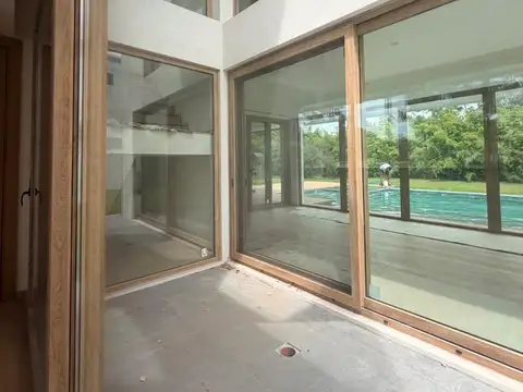 Casa 6 ambientes con 5 baños