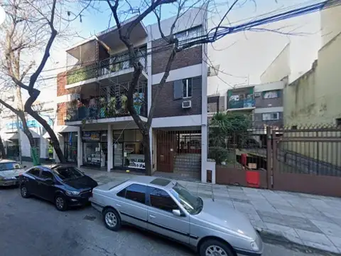 Departamento de 3 ambientes al frente con balcón