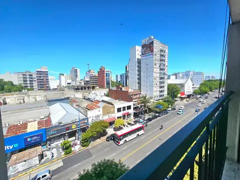 Venta Departamento 2 Ambientes al Frente con Balcón Francés Centro Mar del Plata