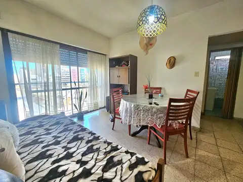 Venta departamento 2 ambientes, al frente con balcón francés, zona Macrocentro, Mar del Plata