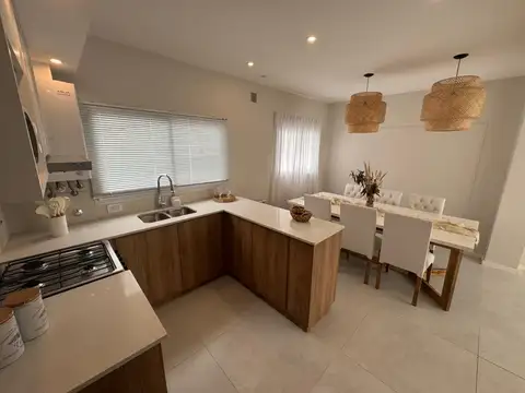 Depto Tipo Casa en Venta de 5 ambientes