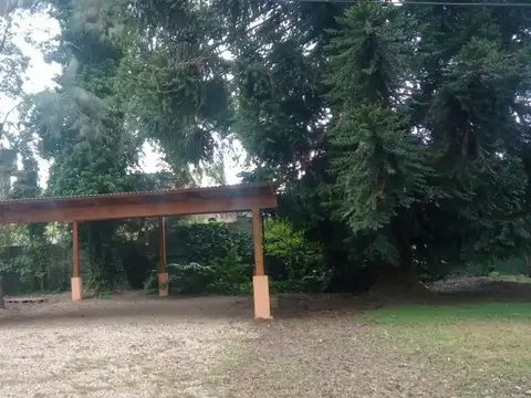 ORR. Venta de excelente casa quinta con piletas.