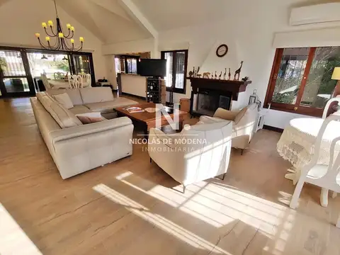 Casa ideal para quienes buscan un hogar espacioso y lleno de comodidades para disfrutar en cualquier temporada