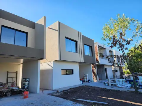 CASA EN ALQUILER BARRIO EL ALJIBE CON PILETA