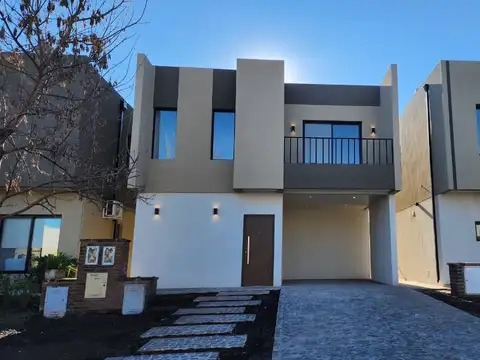 CASA EN ALQUILER BARRIO EL ALJIBE CON PILETA