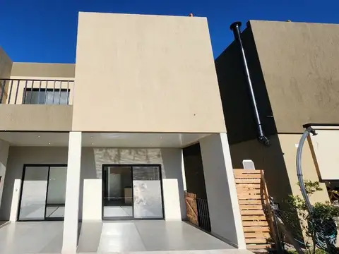 Casa 4 ambientes con 3 baños