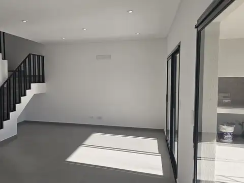 Casa 4 ambientes con 3 baños